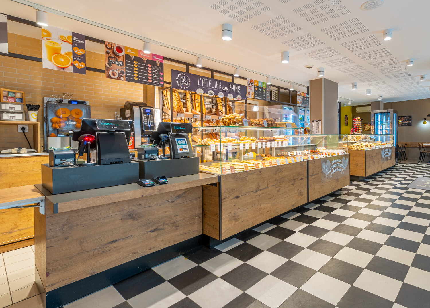 Les points de vente La Mie Câline sont restés ouverts grâce à l’activité boulangerie. - © La Mie Câline
