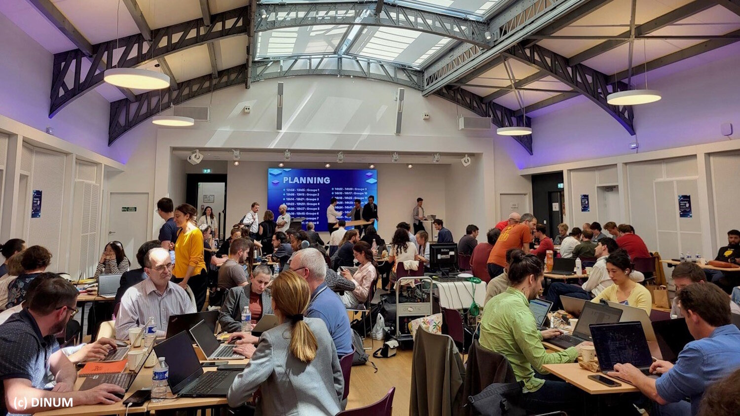 Les participants au hackathon du 14-15 mai 2024 à l’Espace Saint-Martin à Paris. - © DINUM