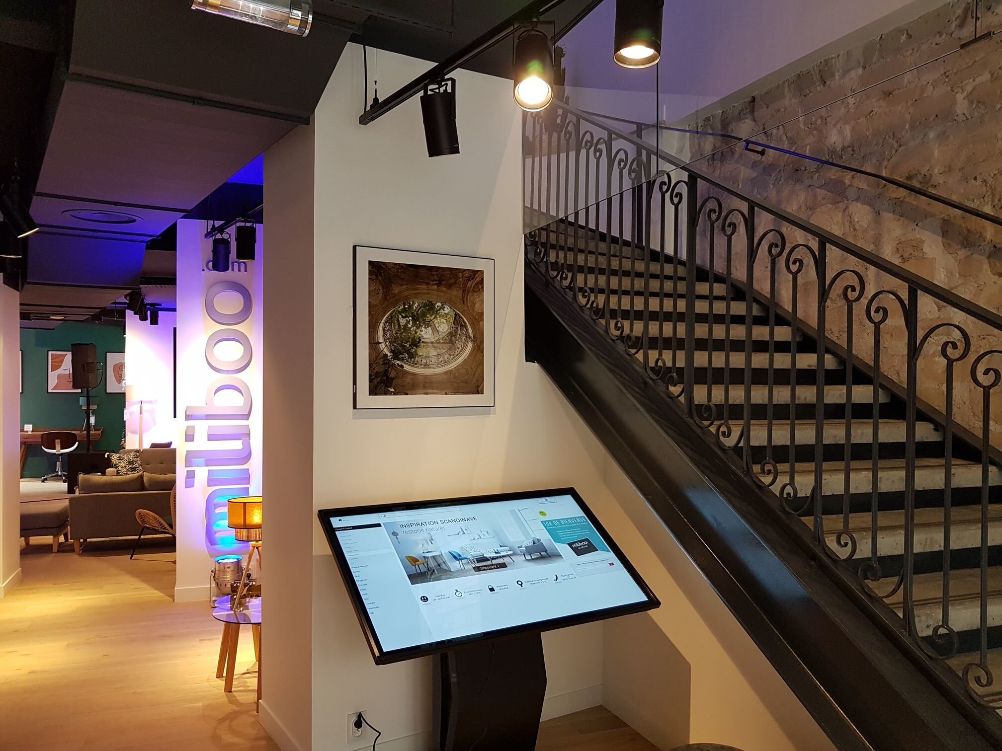 Les clients peuvent accéder à toute l’offre depuis des bornes. - © CC / Républik Retail