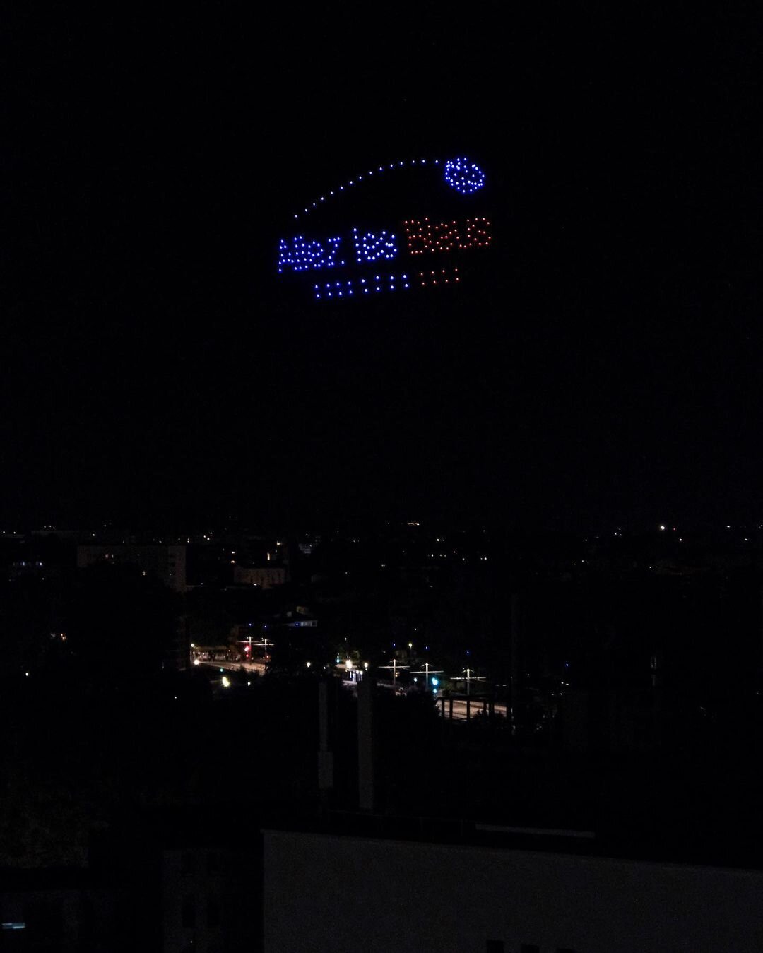 Spectacle de 200 drones dans le ciel de Toulouse pour le match d’ouverture de la Coupe du monde de rugby France 2023 - © Visitez Toulouse