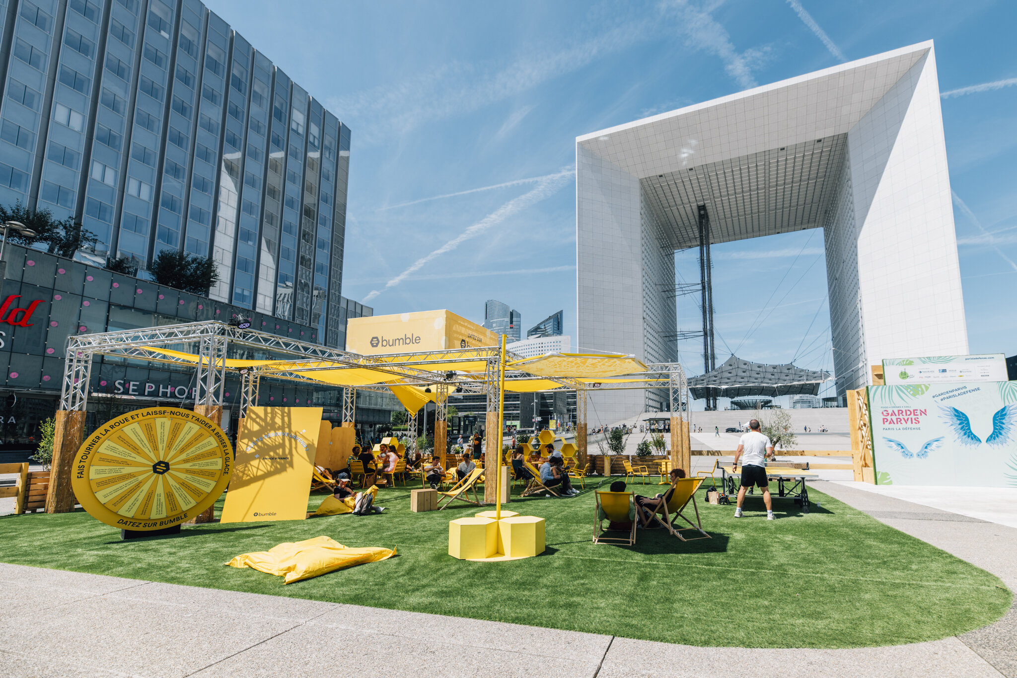 Garden Parvis propose sur 6000 m2 une programmation pour vivre des moments de détente durant l’été - © Apolline Cornuet