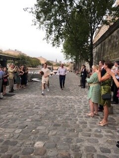 200e anniversaire de la naissance du rugby : Jack Barraclough franchit la ligne d’arrivée d’une course de 450 km à Paris - © PB