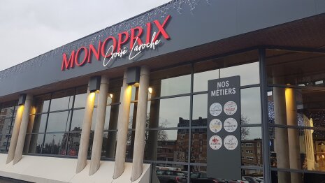 Une signature en façade - © Monoprix