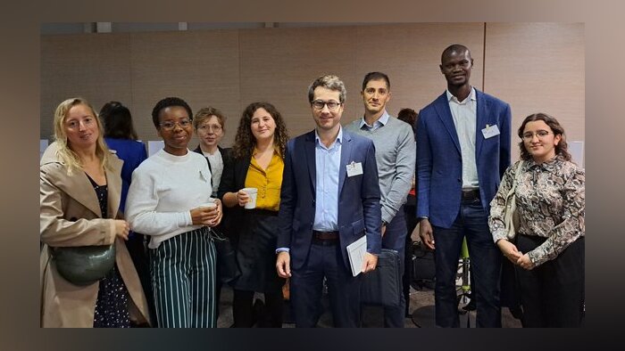 Cyril Gros (au centre) & ses équipes au forum Collectif des entreprises pour une économie inclusive - © Korian
