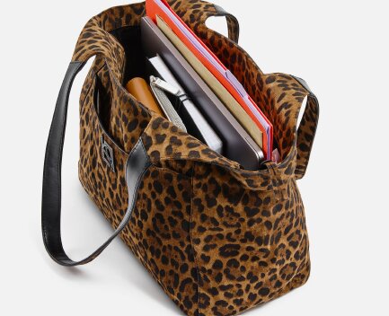 Les prix varient de 110 € pour les petits sacs à 240 € pour les cabas en cuir. - © D.R.