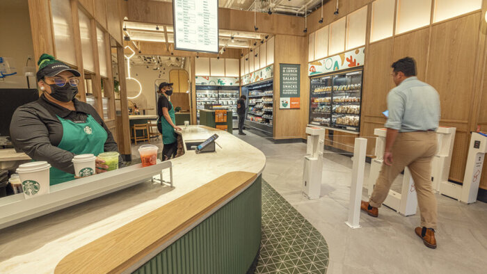 Dans le nouveau concept, Starbucks fournit la boisson, Amazon Go l’alimentaire - © Starbucks