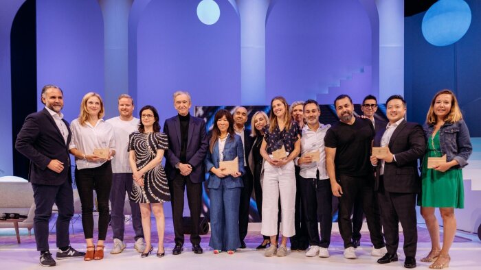 Les gagnants de la 6e édition des Innovations Awards de LVMH avec Bernard Arnault, p-dg du groupe. - © Marion Rouge LVMH