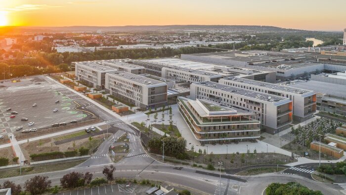 grEEn-campus Stellantis à Poissy : 72 000 m² dédiés à l’innovation, l’environnement et au collectif - © Crédit Agricole Immobilier
