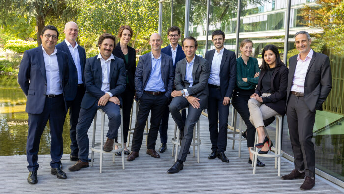 A gauche, Michel Lachkar et Xavier Villetard, avec l’équipe des consultants de BP2R. - © D.R.