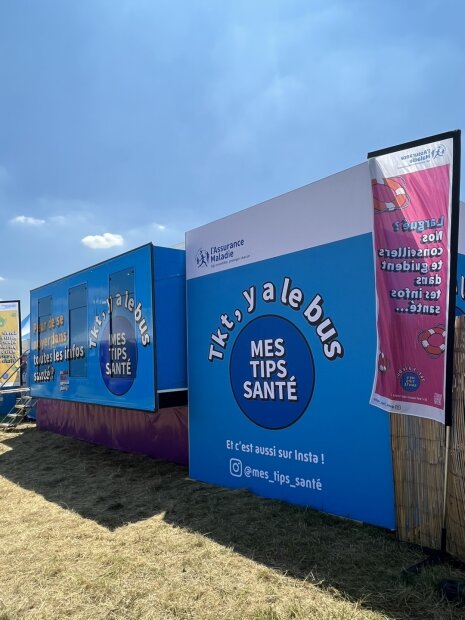 Un bus et tout un village - © Assurance Maladie