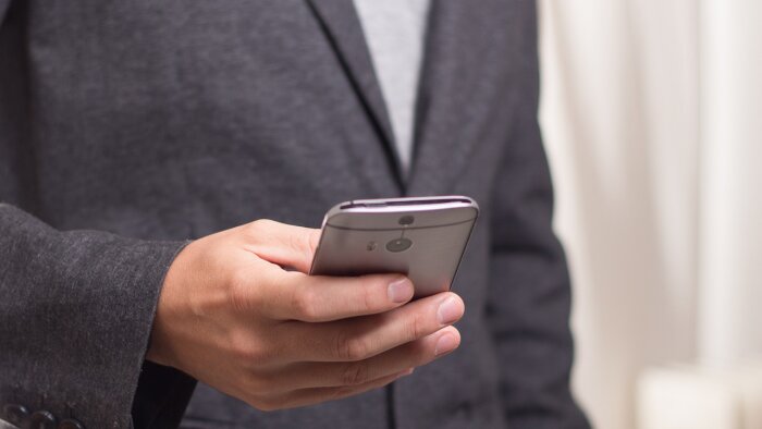 En France, le marché du smartphone d’occasion pèse 1,2 milliard d’euros, en hausse de 15 % en un an. - © D.R.