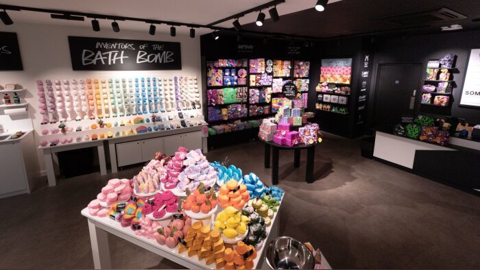 Chaque univers Lush dispose désormais d’une identité visuelle propre. - © Lush
