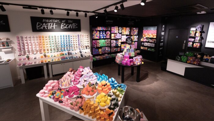 Chaque univers Lush dispose désormais d’une identité visuelle propre. - © Lush