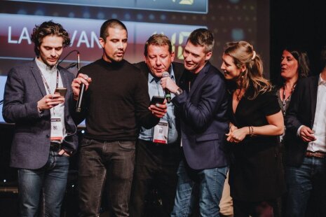 Les grands gagnants du quizz Retail Days sur scène. - © Républik Retail / Manuel Abella