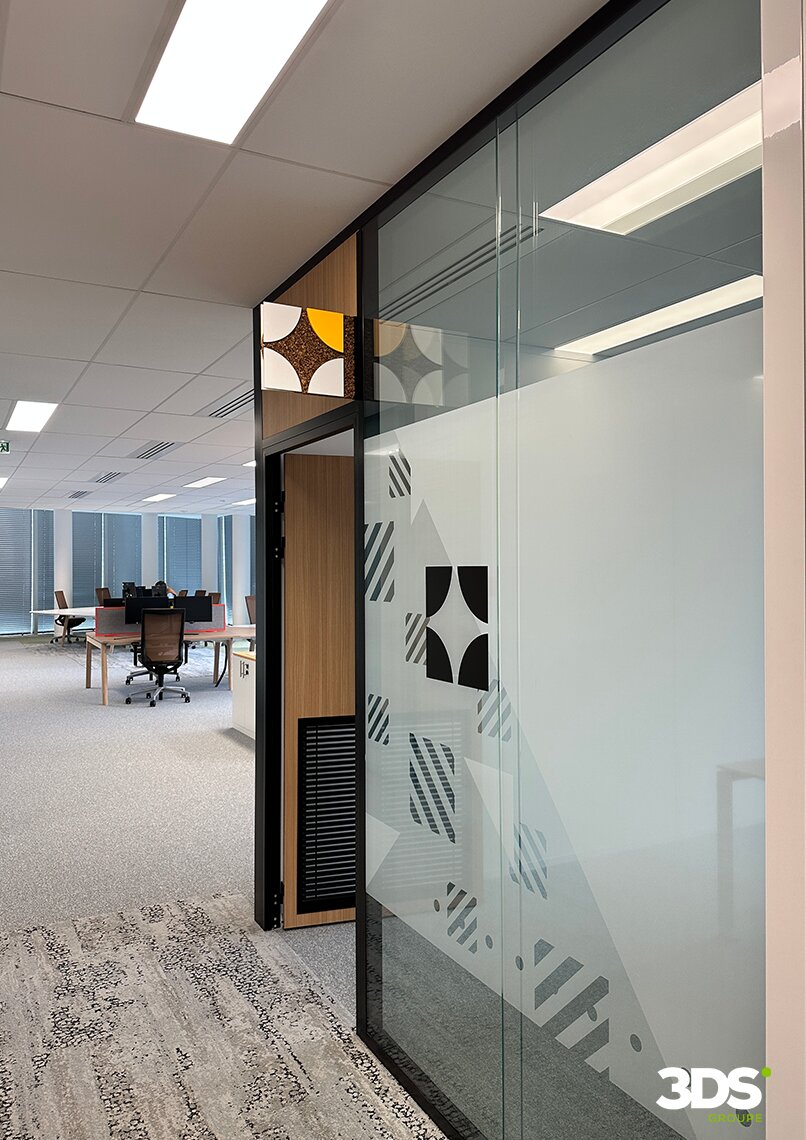 Vitrophanie sur les salles de réunion du Groupe UP - © 3DS Groupe