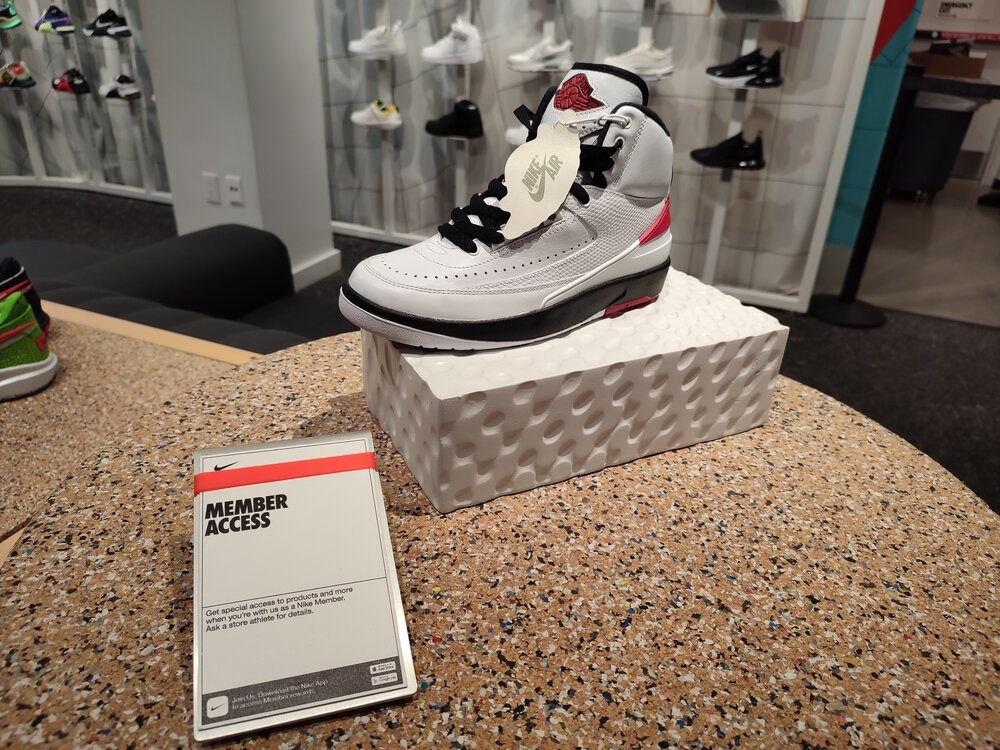 Nike réserve en magasin l’accès à certains produits aux membres de son programme de fidélité. - © Républik Retail / CC