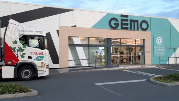 Pour sa région Ouest, Gémo utilise le biogaz pour 60 % de ses flux, 80 % en 2023. - © D.R.
