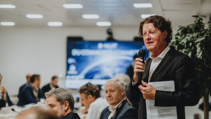 Marc Dumas présente aux jurés les règles pour noter les candidats. - © MANUEL ABELLA