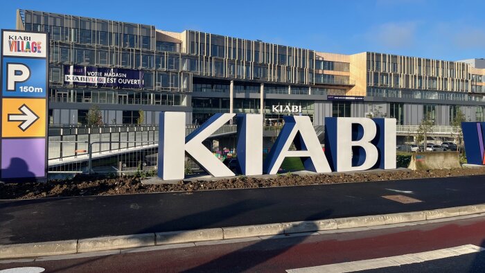 Kiabi Village, nouveau siège qui réunit les 1 000 collaborateurs des différentes entités du groupe. - © D.R.