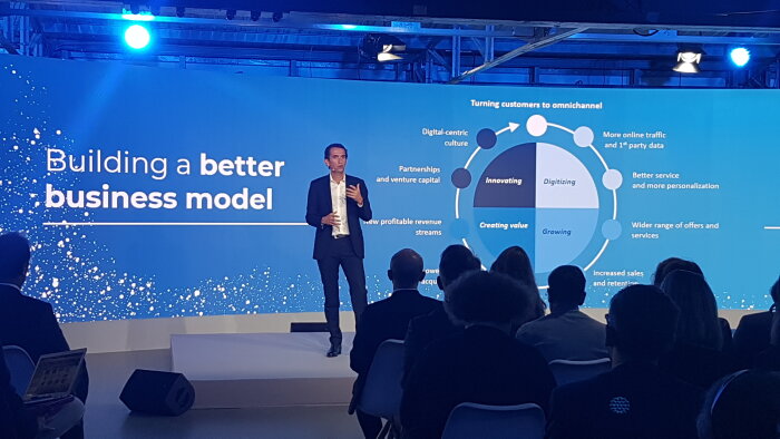Alexandre Bompard, p-dg de Carrefour, a dévoilé la stratégie autour du digital le 9 novembre. - © Républik Retail