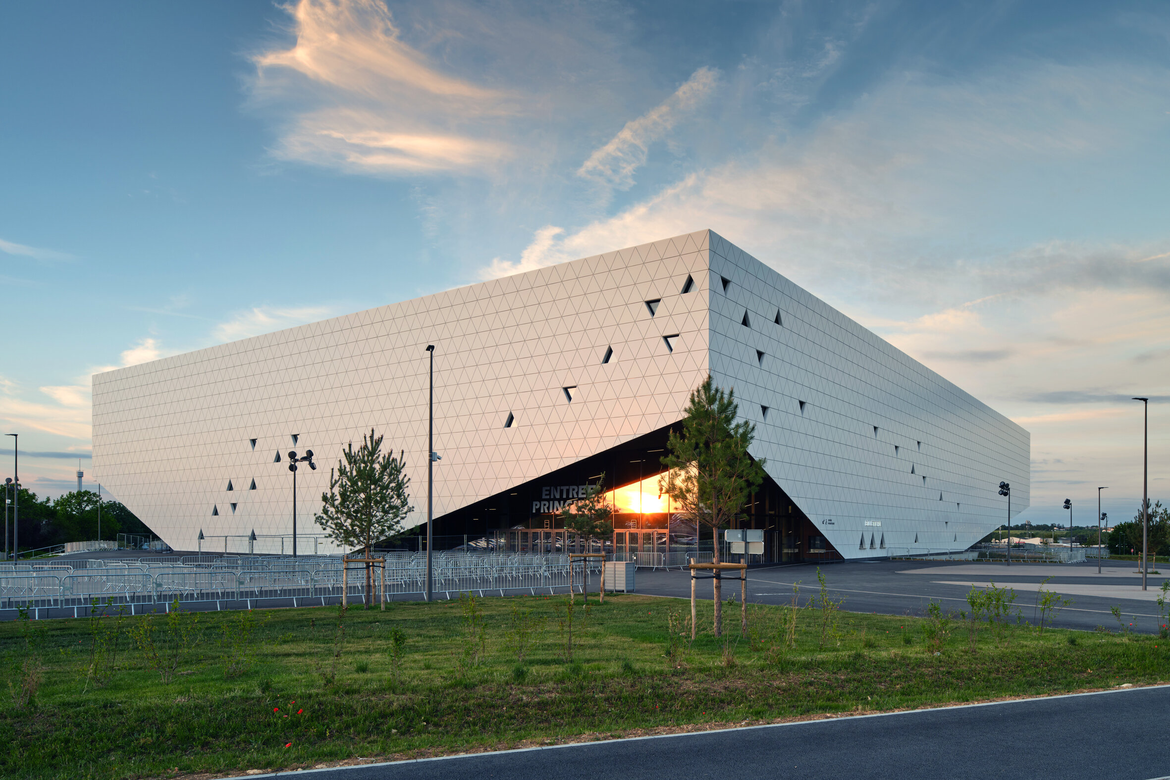 Arena Futuroscope, un nouvel équipement de 6000 places situé à proximité du parc du Futuroscope - © Département de la Vienne