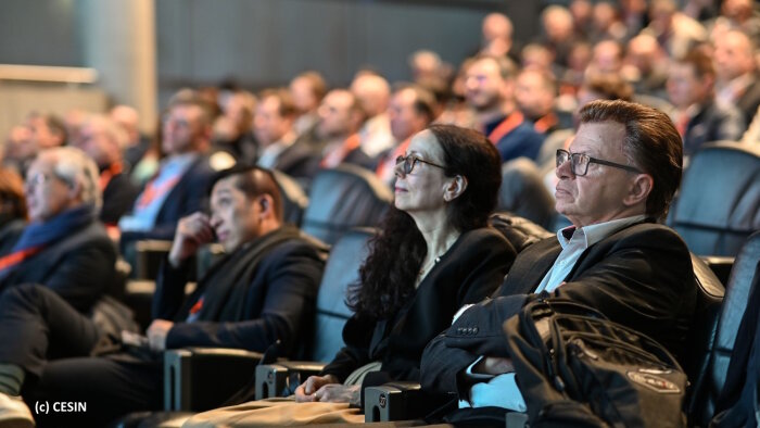 Au premier rang, Mylène Jarossay (présidente) et Alain Bouillé (délégué général du CESIN). - © CESIN