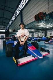 Le Youtubeur Squeezie a créé le GP Explorer, une course F4 où s’affrontent des stars d’internet sur le circuit du Mans - © ACO