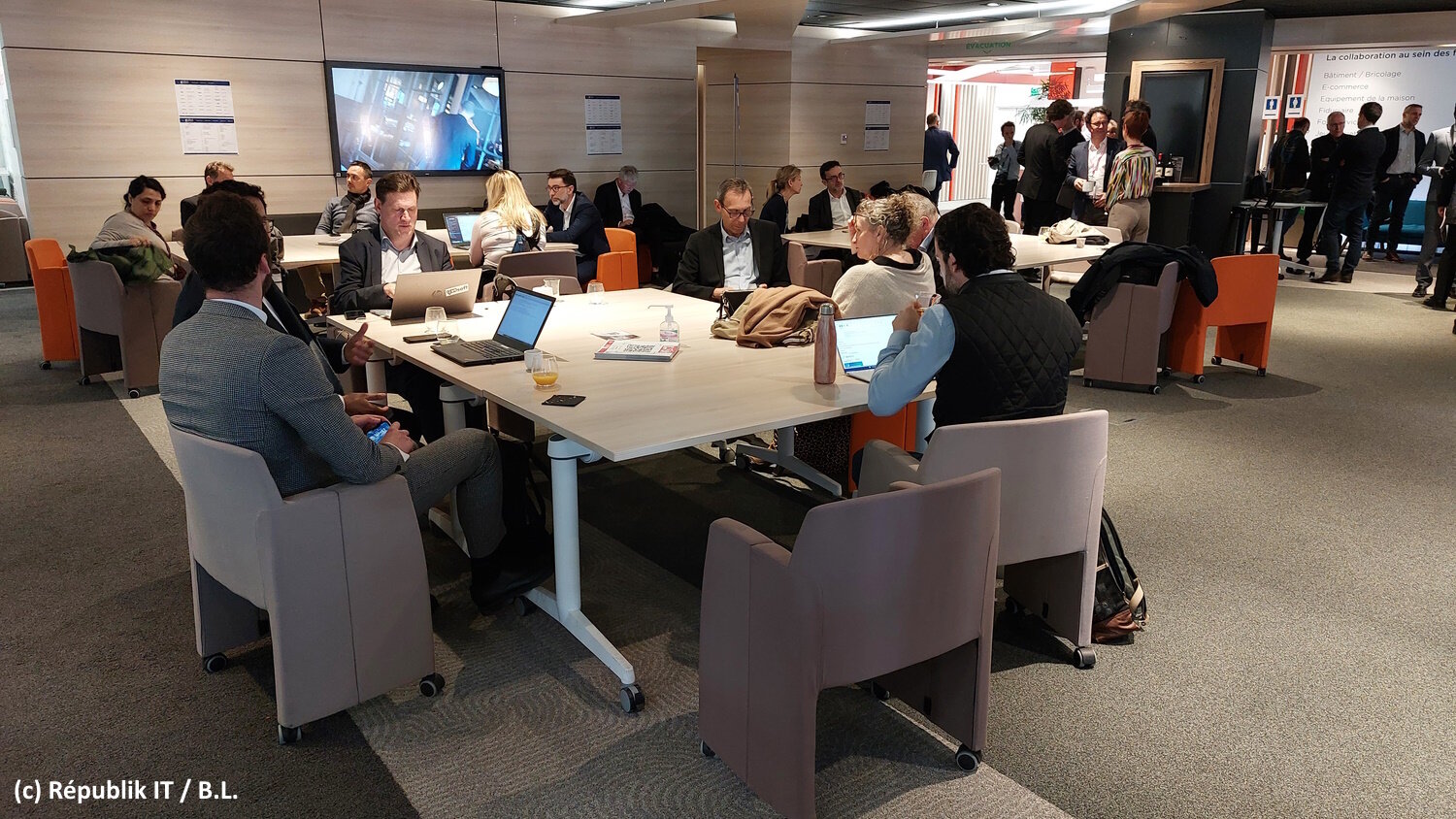 Les candidats en attente de pitcher devant le jury… - © Républik IT / B.L.
