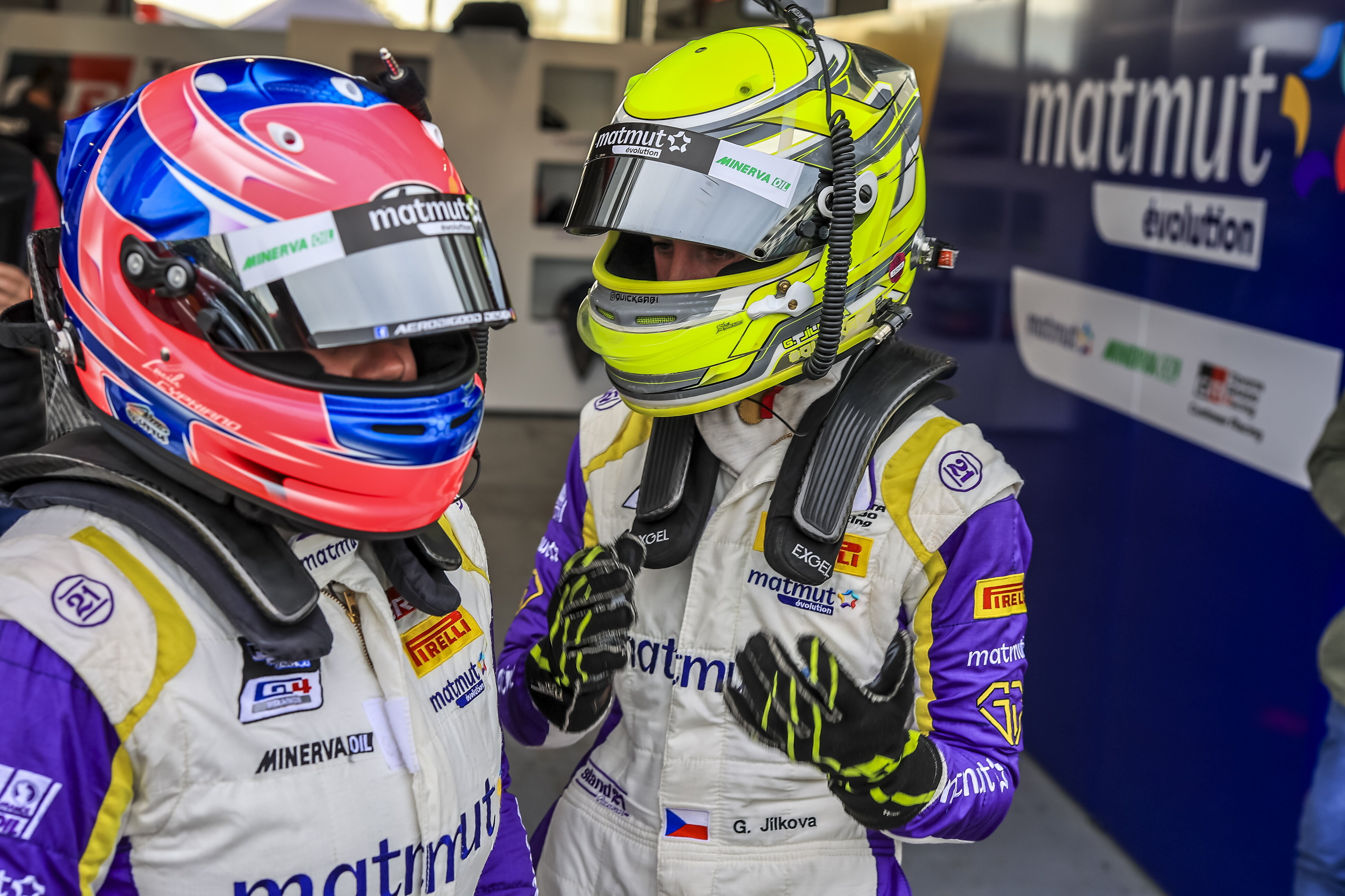Équipage féminin Matmut sur le circuit de Magny Cours - © SRO / Patrick Hecq Photography