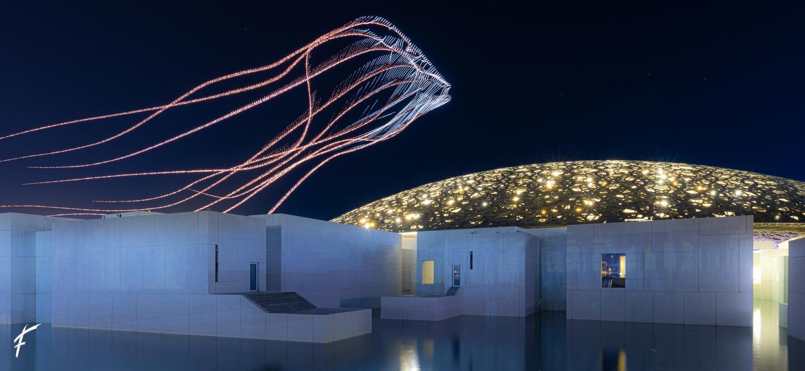 Une des installations artistiques réalisée avec des drones qui rend hommage aux musées de l’île de Saadiyat - © Groupe F