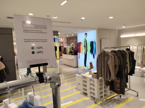 Hors Saison propose une remise de 40 à 50% sur des anciennes collections. - © Républik Retail