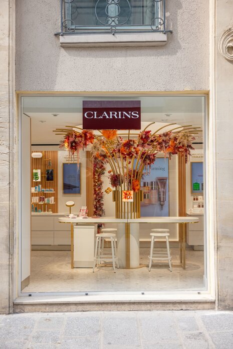 Vitrine ouvert.e - © Clarins / Olivier Loser