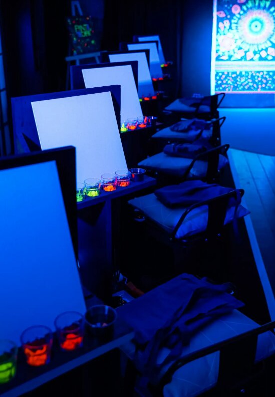 Peinture au néon pour Bombay Sapphire - © Fever