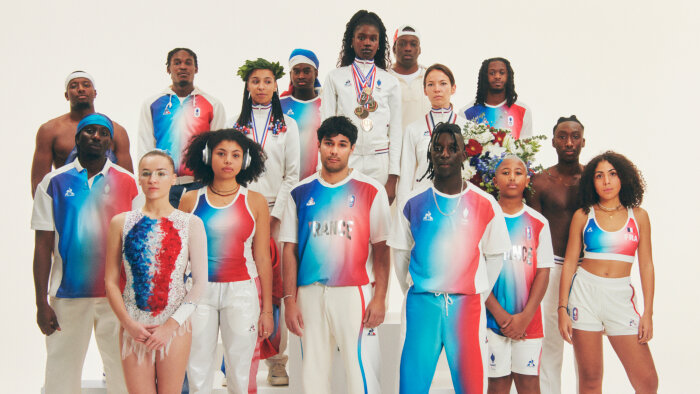 Les tenues de représentation portées par la délégation française sont signées Le Coq Sportif - © Le Coq Sportif