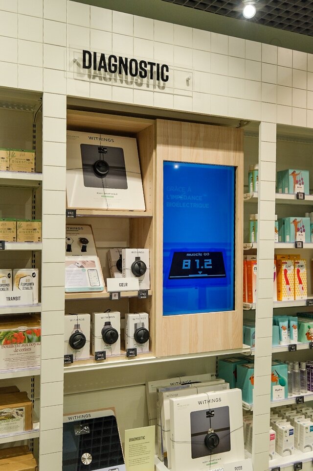 Des produits connectés sont proposés, Monoprix travaillant avec Withings. - © Monoprix