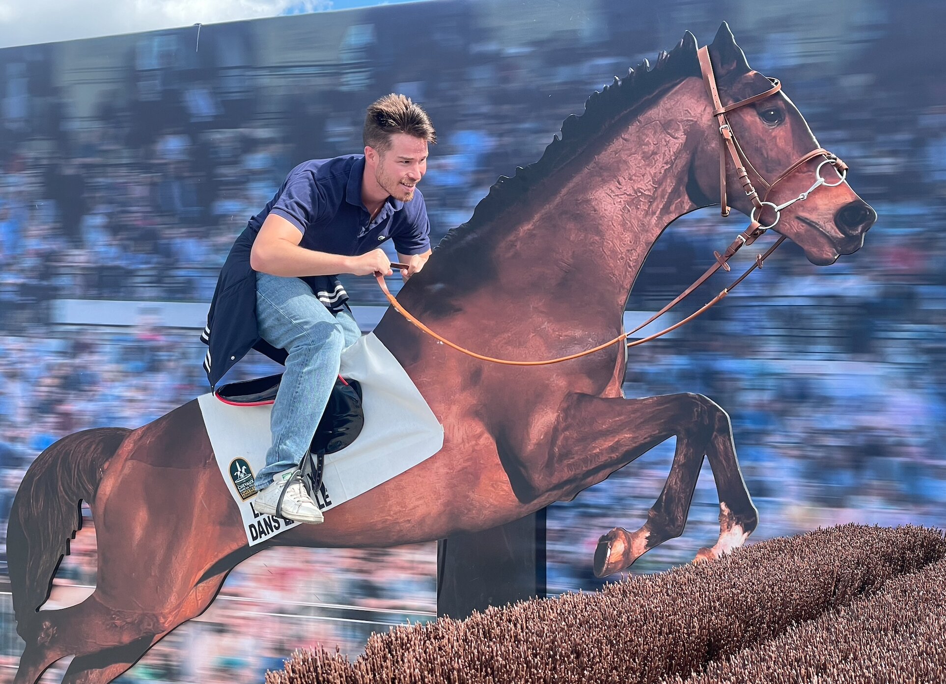 À la Concorde, le public pouvait simuler un saut d’obstacle à la manière d’un jockey - © D.R.