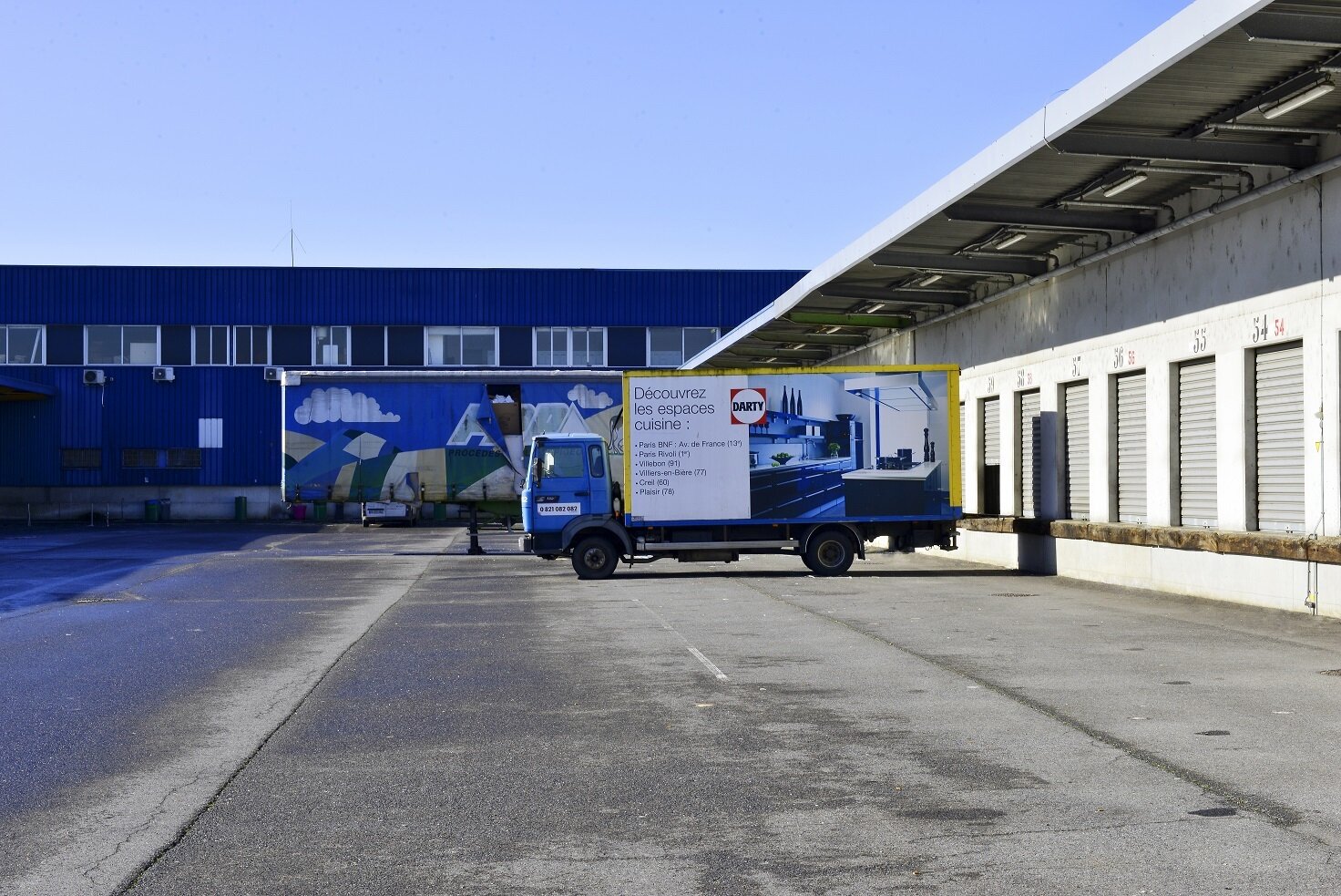 Fnac Darty travaille avec une vingtaine de transporteurs et opère avec sa propre flotte pour les produits volumineux. - © D.R.