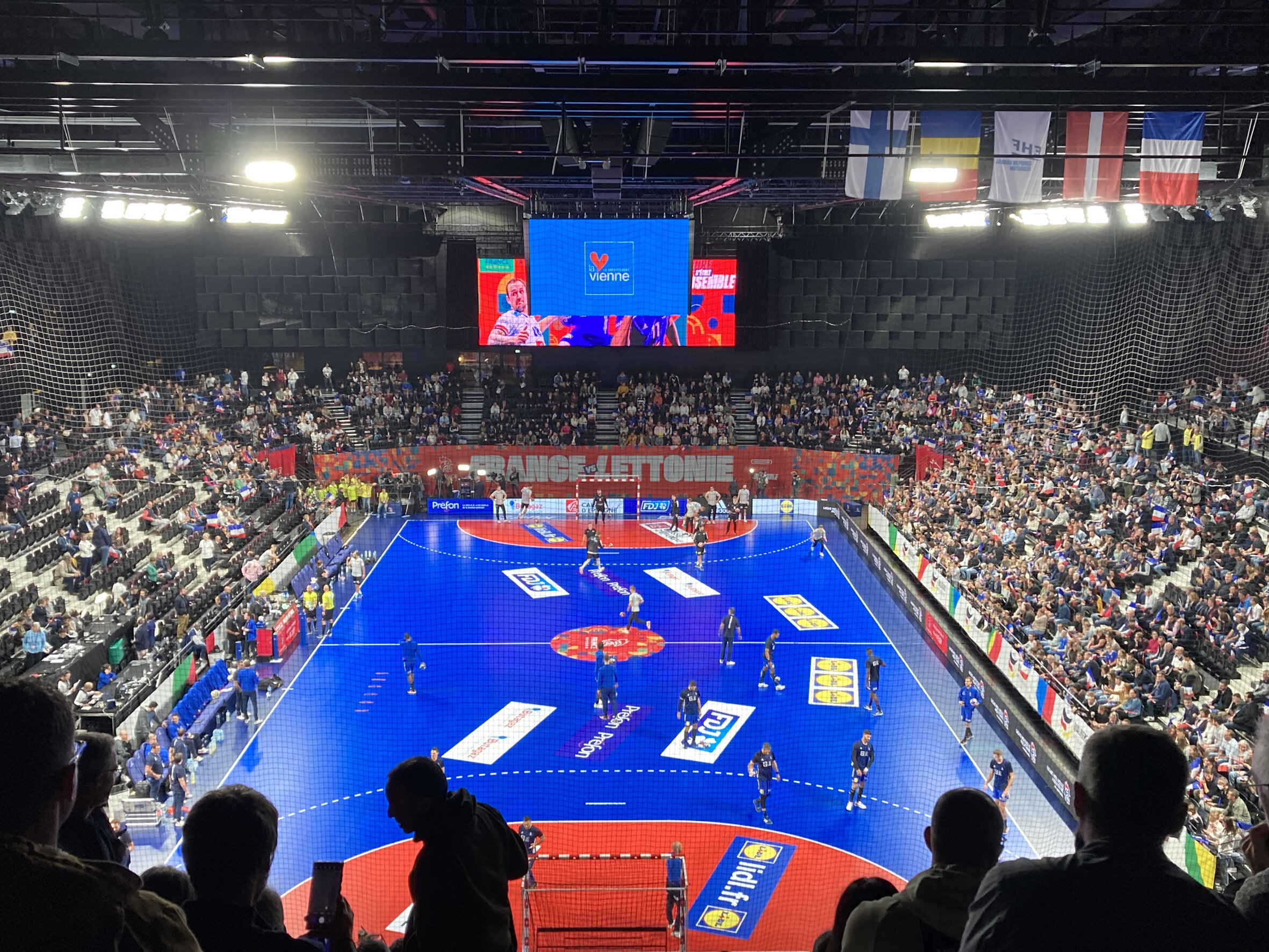 Arena Futuroscope, un lieu dédié à la musique, au spectacle et au sport. L’équipe de basketball du club de Poitiers Basket 86 y a joué son premier match à domicile contre l’équipe de Lyon en avril 2022 - © Département de la Vienne