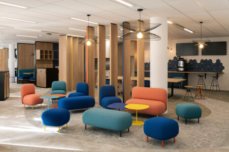 Espaces dynamiques dans les bureaux du siège de Samsung France - © Thibaud Poirier pour Parella
